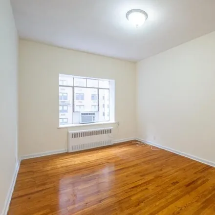 Rent this studio house on 32 West 72nd Street in New York, NY 10023