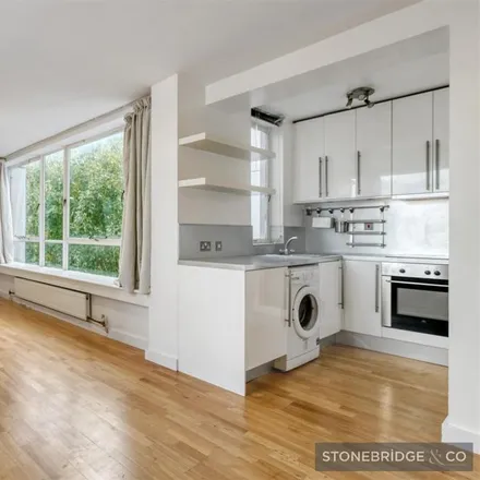 Rent this studio apartment on Avenue Heights in Avenue Road, London