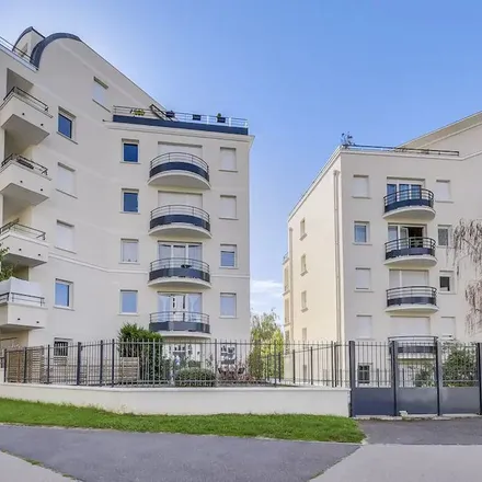 Rent this 2 bed apartment on 21 Rue Caruel de Saint-Martin in 78150 Le Chesnay-Rocquencourt, France