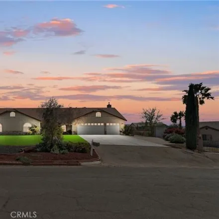 Image 1 - 19301 Oneida Court, Apple Valley, CA 92307, USA - House for sale