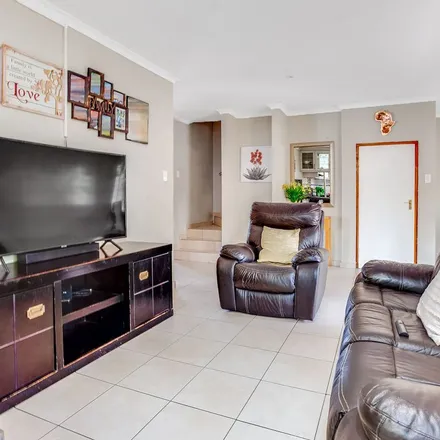 Rent this 3 bed apartment on unnamed road in Allen's Nek, Roodepoort