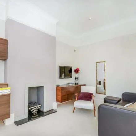 Rent this 1 bed apartment on Park Road in London, TW1 2PX