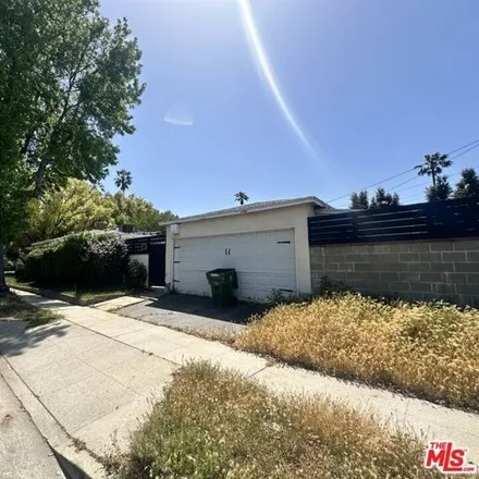 Image 3 - 7447 Ranchito Avenue, Los Angeles, CA 91405, USA - House for sale