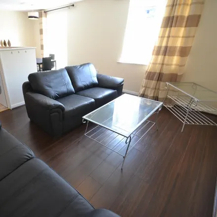 Image 2 - 8 Clayburn Street, Manchester, M15 5EA, United Kingdom - Apartment for rent