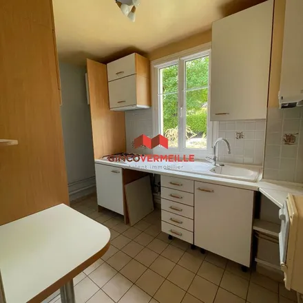 Rent this 3 bed apartment on 77 Rue du Maréchal Joffre in 78380 Bougival, France