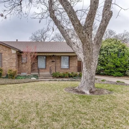 Buy this 3 bed house on 1914 Viewcrest Drive in Dallas, TX 75228