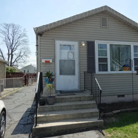 Buy this 2 bed house on 1925 West 9th Street in Muncie, IN 47302