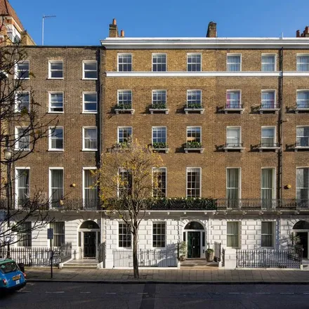 Rent this 3 bed townhouse on 17 Devonshire Place in East Marylebone, London