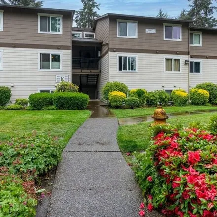 Buy this 2 bed condo on 13021 127th Drive Northeast in Kirkland, WA 98034