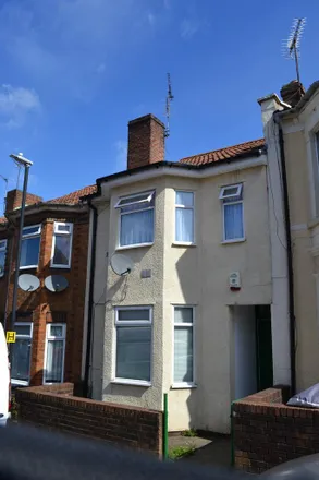 Rent this 4 bed townhouse on 29 Eve Road in Bristol, BS5 0JX