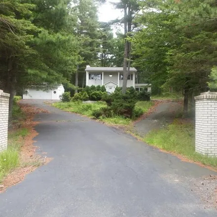 Image 2 - 106 Tan Oak Drive, Dingman Township, PA 18337, USA - House for rent