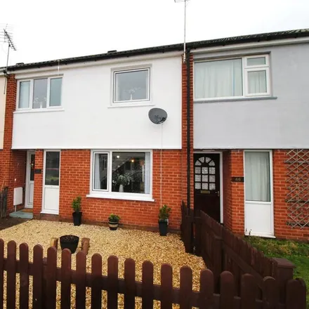 Rent this 3 bed townhouse on The Cottage in Windsor Close, Collingham