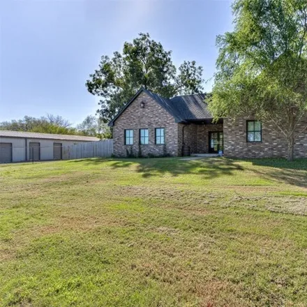 Image 3 - 402 E Morehead Ave, Washington, Oklahoma, 73093 - House for sale