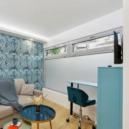 Rent this 4 bed apartment on Résidence Les Courtilles in Rue Oberkampf, 75011 Paris
