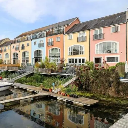 Buy this 3 bed townhouse on Penarth Portway in Penarth, CF64 1SQ