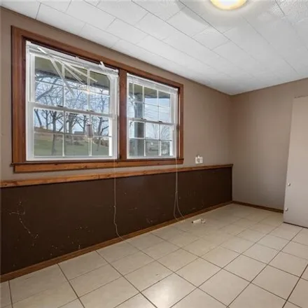 Image 6 - 3088 Woodland Drive Southwest, Cedar Rapids, IA 52404, USA - House for sale