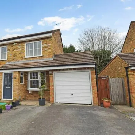 Buy this 5 bed house on Sands Farm Drive in Burnham, SL1 7LD