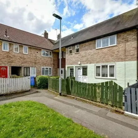 Rent this 3 bed townhouse on Saltash Road in Hull, HU4 7EY