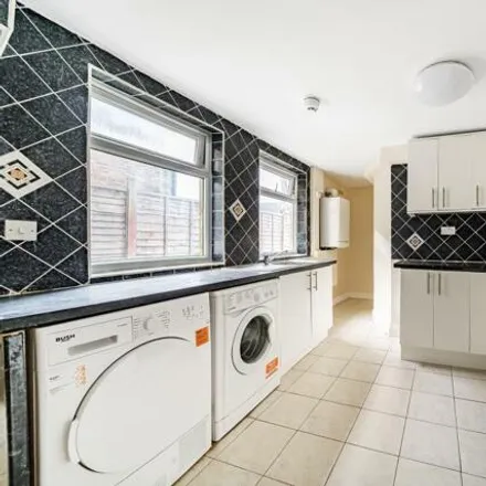Image 4 - 24 New Road, New Bedfont, London, TW14 8HT, United Kingdom - Townhouse for sale