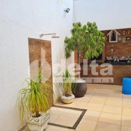 Buy this 3 bed house on Alameda Ipê Roxo in Jardim California, Uberlândia - MG