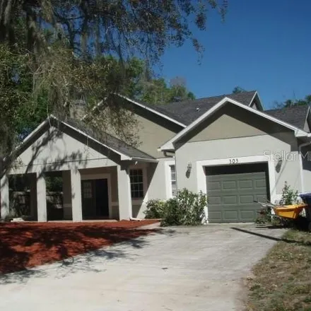 Rent this 3 bed house on 307 Lakedale Drive in Auburndale, FL 33823