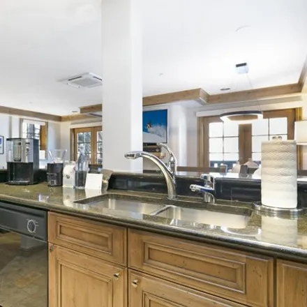 Image 5 - Vail Mountain Lodge, 352 East Meadow Drive, Vail, CO 81657, USA - Condo for sale