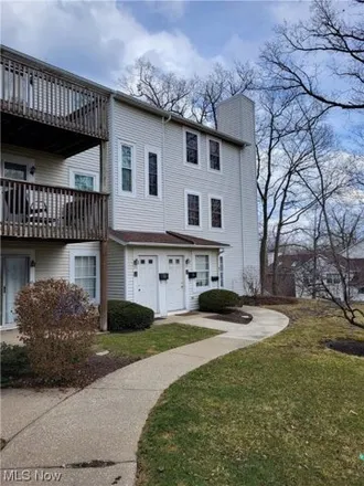Buy this 2 bed townhouse on unnamed road in Elyria, OH 44035