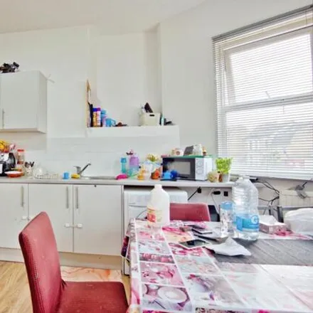 Image 3 - Southchurch Avenue, Southend-on-Sea, SS1 2RG, United Kingdom - Apartment for sale