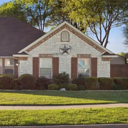 Image 2 - 734 Woodcrest Drive, Ennis, TX 75119, USA - House for sale