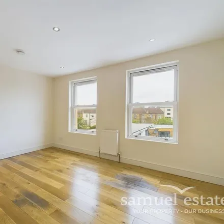 Image 6 - Foot Path 659, London, SE25 5QU, United Kingdom - Apartment for rent