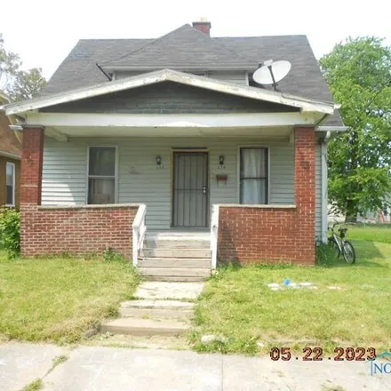 Buy this 3 bed house on 252 Walbridge Avenue in Toledo, OH 43609