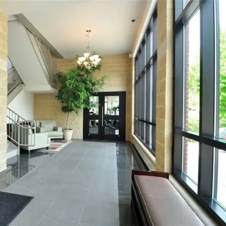 Image 2 - The Greenbriar, 5230 Fifth Avenue, Pittsburgh, PA 15232, USA - Condo for sale