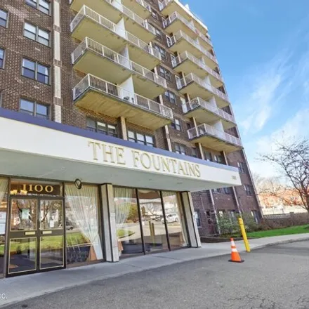 Buy this 1 bed apartment on 1100 Clove Road in New York, NY 10301