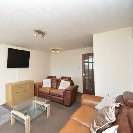 Image 3 - 153 Dunalastair Drive, Glasgow, G33 6LY, United Kingdom - Apartment for sale