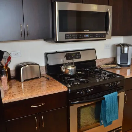 Rent this 2 bed apartment on 928 West Belmont Avenue in Chicago, IL 60657