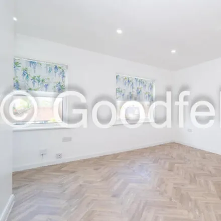 Image 9 - Manor Road, London, SM2 7AE, United Kingdom - Townhouse for rent
