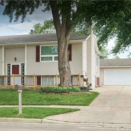 Buy this 4 bed house on 924 17th St SE in Rochester, Minnesota