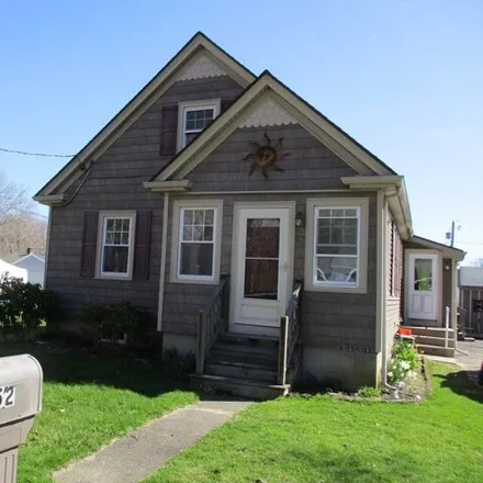 Rent this 3 bed house on 52 Oliver Street in Dartmouth, MA 02742
