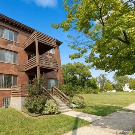 Rent this 2 bed condo on 120 Leicester Court in Detroit, MI 48202