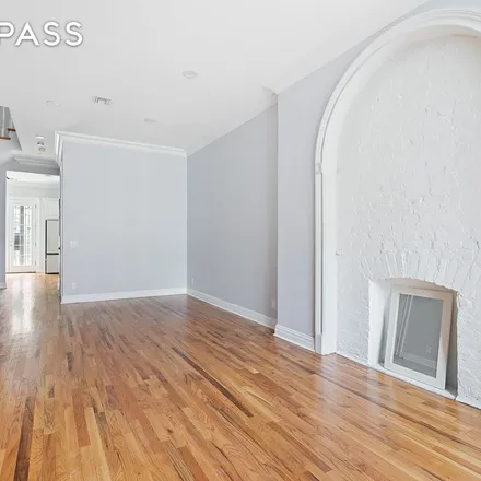 Rent this 3 bed apartment on 116 West 136th Street in New York, NY 10030