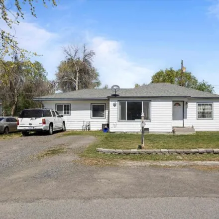 Buy this 3 bed house on 105 E 14th Ave in Kennewick, Washington