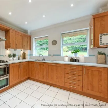 Image 4 - Harestone Valley Road, Tandridge, CR3 6HP, United Kingdom - Apartment for sale