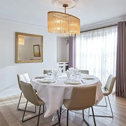 Rent this 3 bed apartment on 32 Hyde Park Gate in London, SW7 5DQ