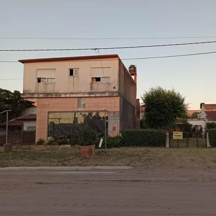 Buy this studio house on Prefectura Naval Argentina de Mar del Tuyú in Calle 68, Partido de La Costa