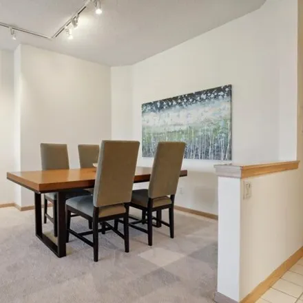 Image 9 - Loring Green East, Yale Place, Minneapolis, MN 55403, USA - Condo for sale