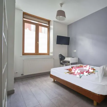 Rent this 3 bed room on 13 Rue Winoc-Chocqueel in 59200 Tourcoing, France