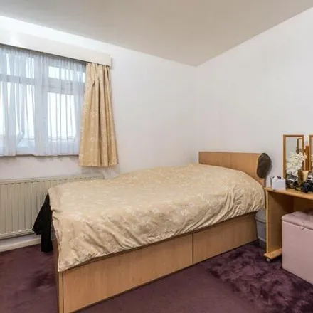 Image 7 - Colton Gardens, London, N17 6BS, United Kingdom - House for sale