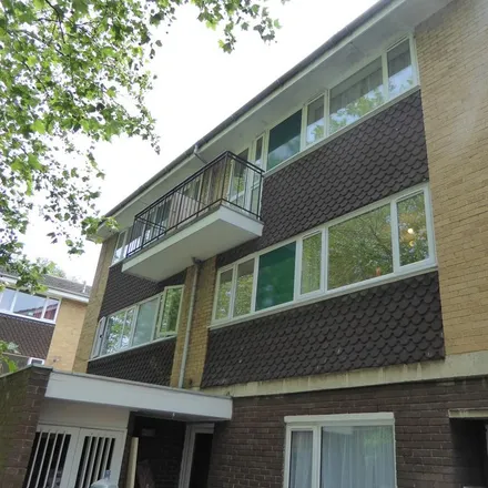 Rent this 3 bed apartment on Nelson Terrace in 1-8 London Road, Reading