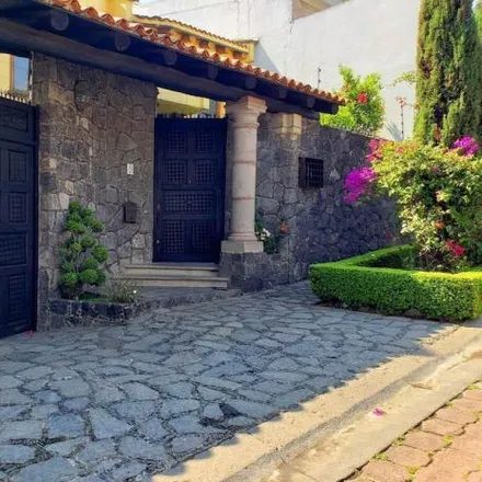 Buy this 4 bed house on Calle Montaña de Monterrico in Colonia Faroles del Pedregal, 14210 Santa Fe