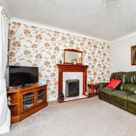 Image 4 - The Links, Wrexham, LL13 9PZ, United Kingdom - House for sale